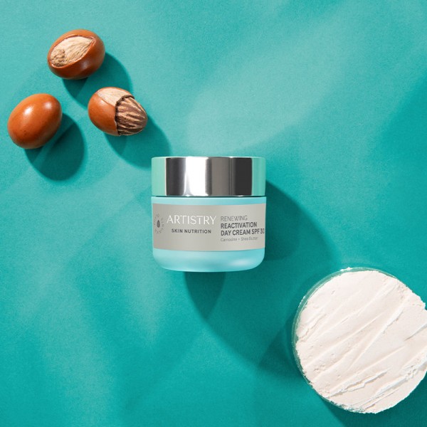 Artistry Skin Nutrition Відновлювальний денний крем з ефектом реактивації та SPF 30